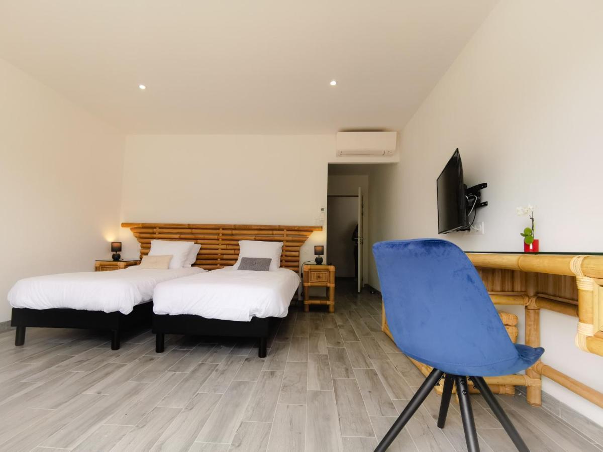 Bed and Breakfast Domaine des Bois Argentés Saugirard Esterno foto