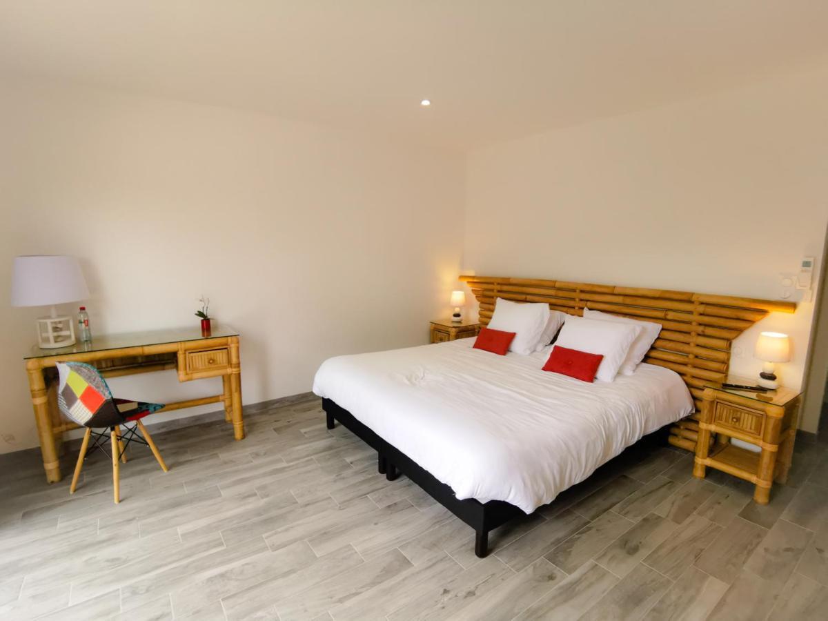 Bed and Breakfast Domaine des Bois Argentés Saugirard Esterno foto